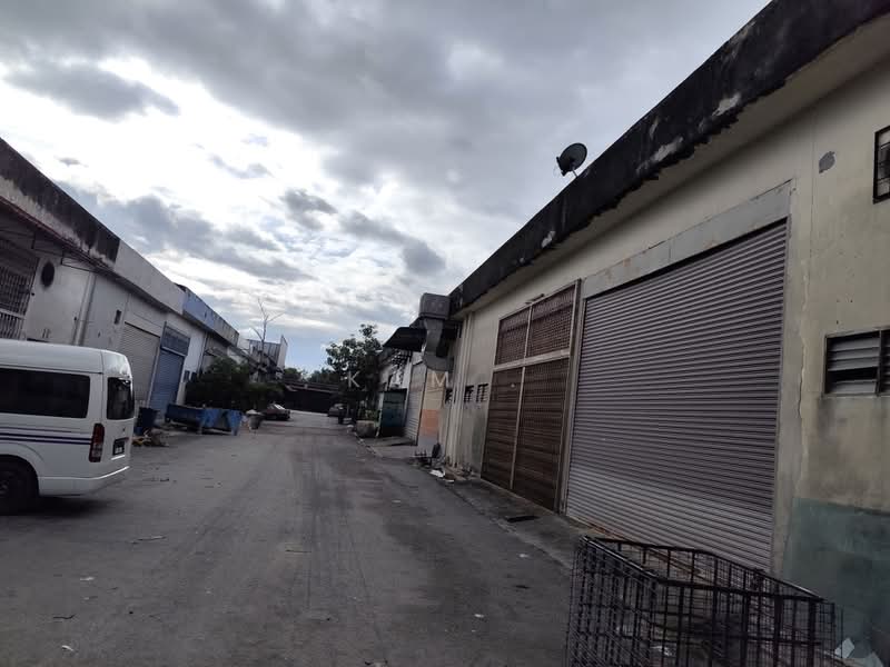 Factory for Rent in Taman Perindustrian Batu Tiga (Glenmarie) - Kam Chun Hoe - Exterior - PropertyGuru.com.my