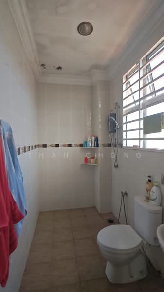 Rumah Teres untuk Dijual di Bandar Putra Permai (Seri Kembangan) - Ethan Chong - Bathroom - PropertyGuru.com.my