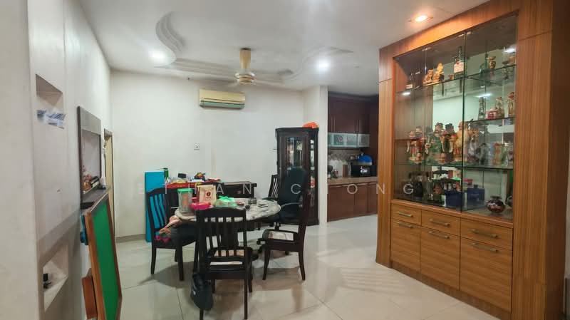 Rumah Teres untuk Dijual di Bandar Putra Permai (Seri Kembangan) - Ethan Chong - Dining Room - PropertyGuru.com.my