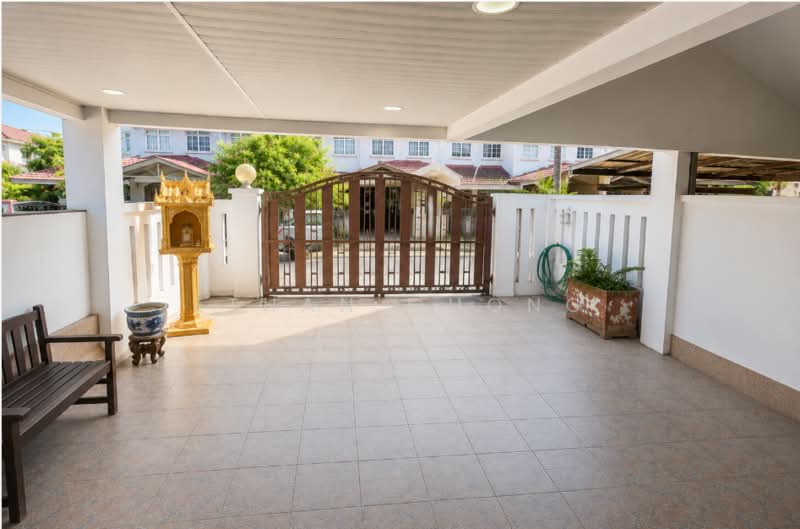 Rumah Teres untuk Dijual di Bandar Putra Permai (Seri Kembangan) - Ethan Chong - Exterior - PropertyGuru.com.my