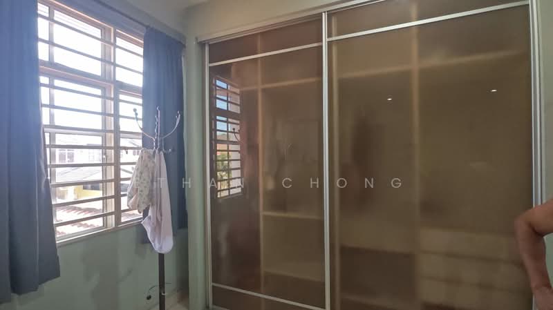 Rumah Teres untuk Dijual di Bandar Putra Permai (Seri Kembangan) - Ethan Chong - Bedroom - PropertyGuru.com.my