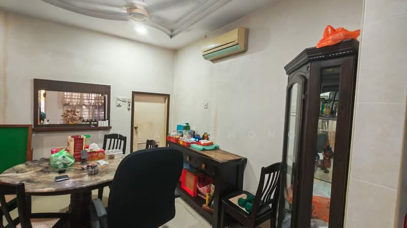 Rumah Teres untuk Dijual di Bandar Putra Permai (Seri Kembangan) - Ethan Chong - Dining Room - PropertyGuru.com.my