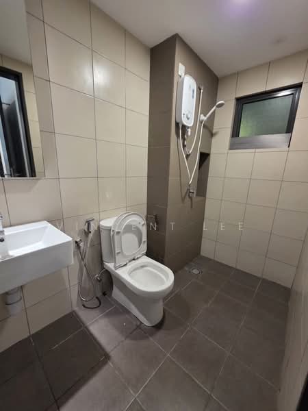 Service Residence for Sale at D'Quince Residences - Vincent Lee - Bathroom - PropertyGuru.com.my