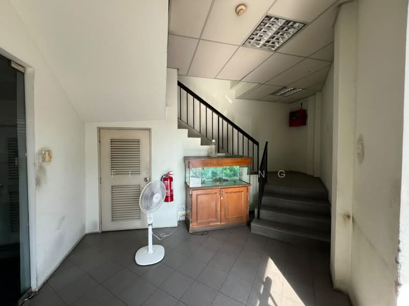 Shop / Office for Rent in Jalan Klang Lama (Old Klang Road) (Kuala Lumpur) - Fish Chong - Entrance - PropertyGuru.com.my
