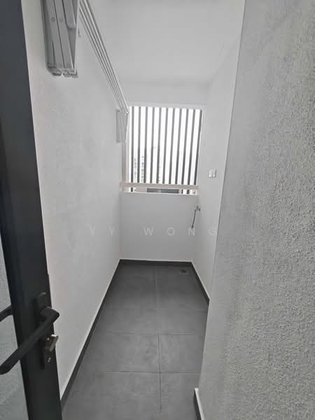 Kediaman Servis untuk Dijual di Avara - YY Wong - Balcony - PropertyGuru.com.my