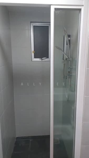 Kediaman Servis untuk Disewa di Cerrado Residence @ Southville City - Ally Lee - Bathroom - PropertyGuru.com.my