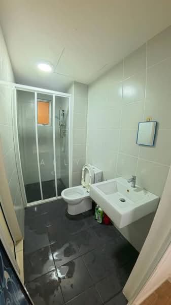 Kediaman Servis untuk Disewa di Cerrado Residence @ Southville City - Ally Lee - Bathroom - PropertyGuru.com.my