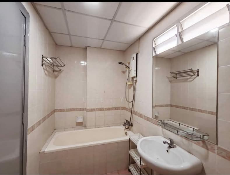 Condominium for Rent at Putra Place Condominium - Lilly . - Bathroom - PropertyGuru.com.my