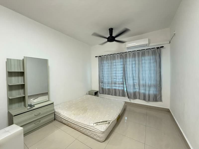 Kediaman Servis untuk Dijual di SuriaMas Suites - Jaslyn Tan - Bedroom - PropertyGuru.com.my