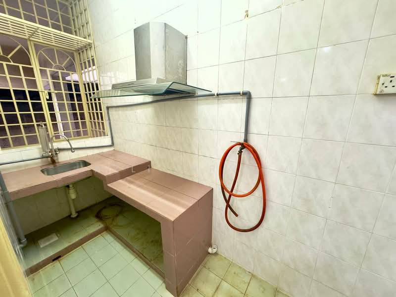 Townhouse for Sale in Taman Lagenda Mas (Cheras) - Azli Ibrahim - Kitchen - PropertyGuru.com.my
