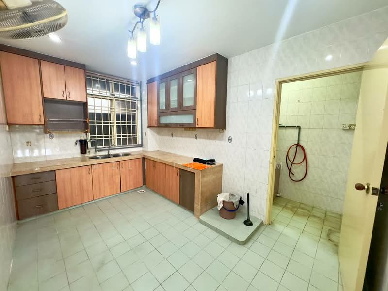 Townhouse for Sale in Taman Lagenda Mas (Cheras) - Azli Ibrahim - Kitchen - PropertyGuru.com.my