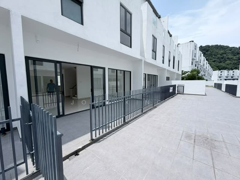 Terraced House for Sale in Damansara Perdana (Selangor) - John King - Exterior - PropertyGuru.com.my