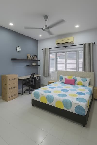 Rumah Berkembar untuk Dijual di Bukit Gedung (Bayan Baru) - Hong . - Bedroom - PropertyGuru.com.my