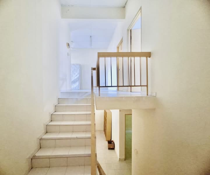 Rumah Teres 2-Tingkat untuk Dijual di Desa Kolej (Nilai) - Calvin Kok - Corridor - PropertyGuru.com.my