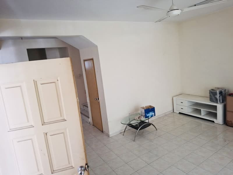 Rumah Teres 2-Tingkat untuk Dijual di Desa Kolej (Nilai) - Calvin Kok - Living Room - PropertyGuru.com.my
