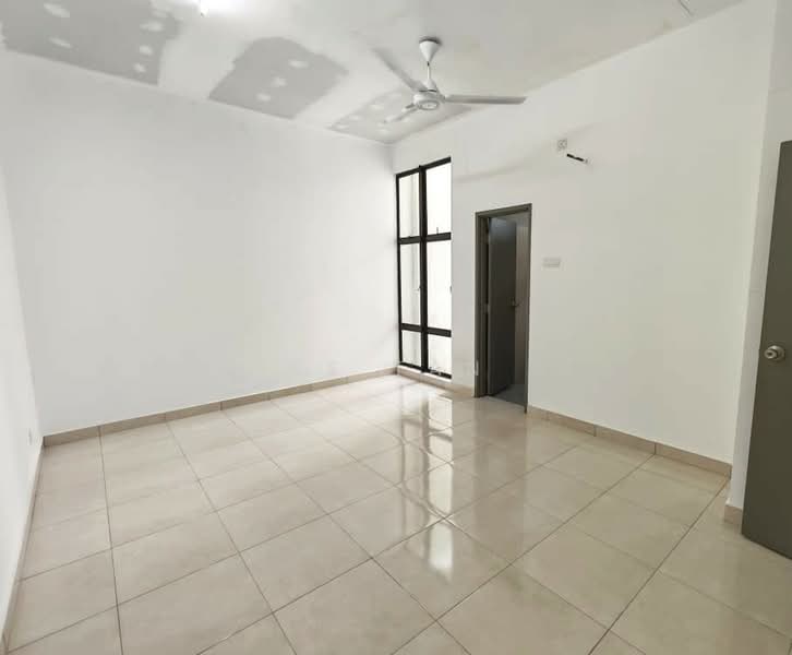 Rumah Kluster untuk Disewa di Taman Mutiara Mas (Skudai) - CS Tan - Living Room - PropertyGuru.com.my