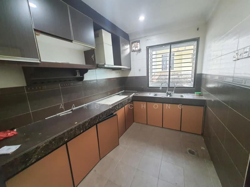 Rumah Teres 2-Tingkat untuk Dijual di Bandar Putra Permai (Seri Kembangan) - Aaron Chong - Kitchen - PropertyGuru.com.my