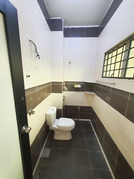 Rumah Teres 2-Tingkat untuk Dijual di Bandar Putra Permai (Seri Kembangan) - Aaron Chong - Bathroom - PropertyGuru.com.my