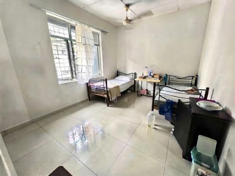 2-storey Terraced House for Sale in SS7 (Petaling Jaya) - Azli Ibrahim - Bedroom - PropertyGuru.com.my