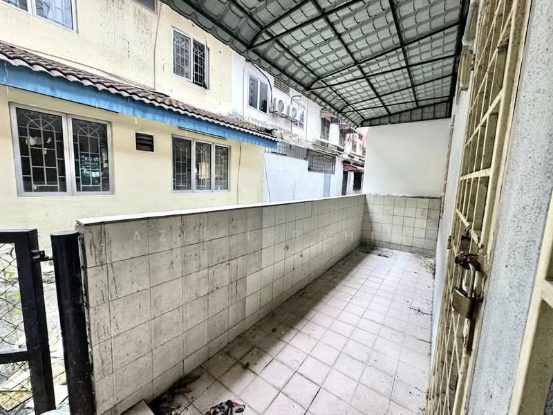 2-storey Terraced House for Sale in SS7 (Petaling Jaya) - Azli Ibrahim - Balcony - PropertyGuru.com.my