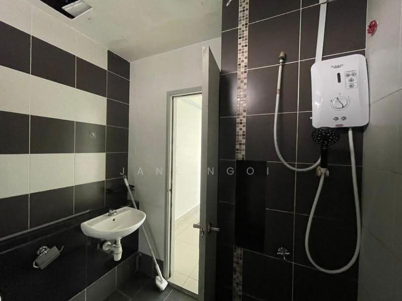Pangsapuri untuk Dijual di Austin Regency (Pangsapuri Austin Perdana) - Jane Ngoi - Bathroom - PropertyGuru.com.my