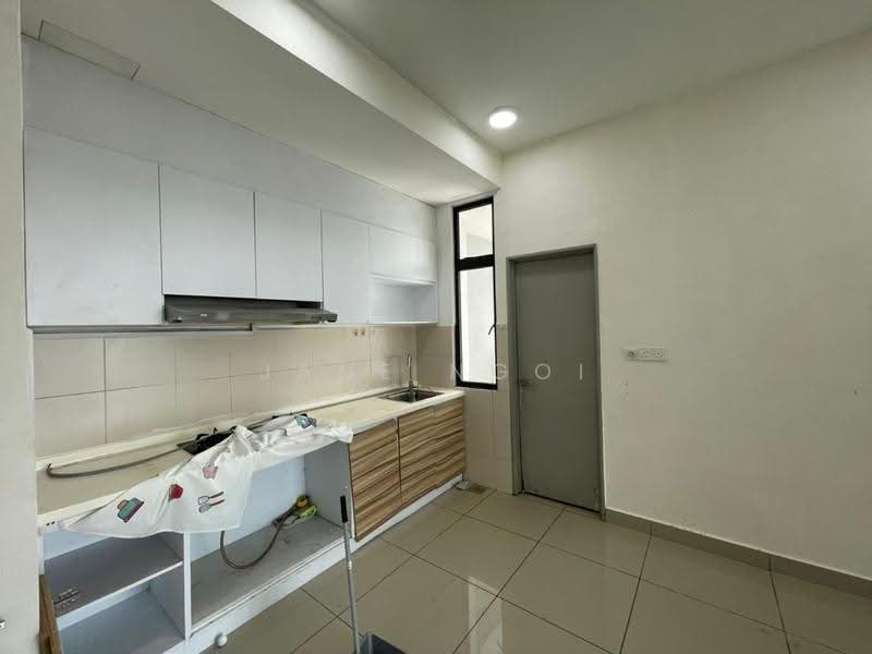 Pangsapuri untuk Dijual di Austin Regency (Pangsapuri Austin Perdana) - Jane Ngoi - Kitchen - PropertyGuru.com.my