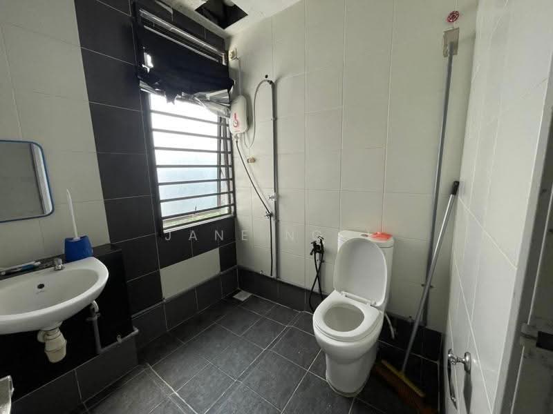 Pangsapuri untuk Dijual di Austin Regency (Pangsapuri Austin Perdana) - Jane Ngoi - Bathroom - PropertyGuru.com.my