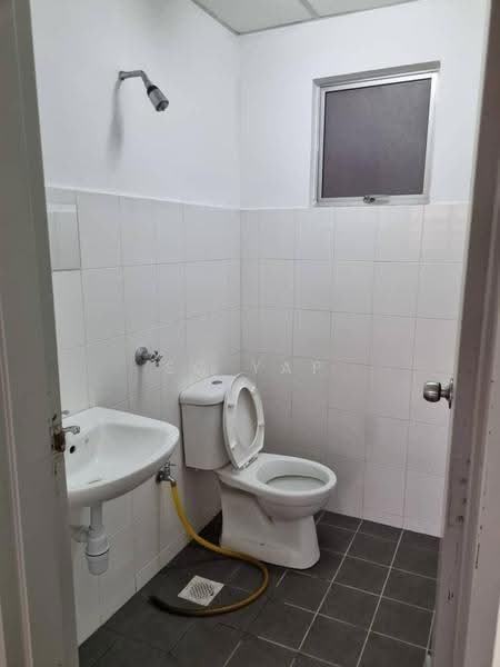 Kondominium untuk Dijual di Casa Idaman - SC Yap - Bathroom - PropertyGuru.com.my