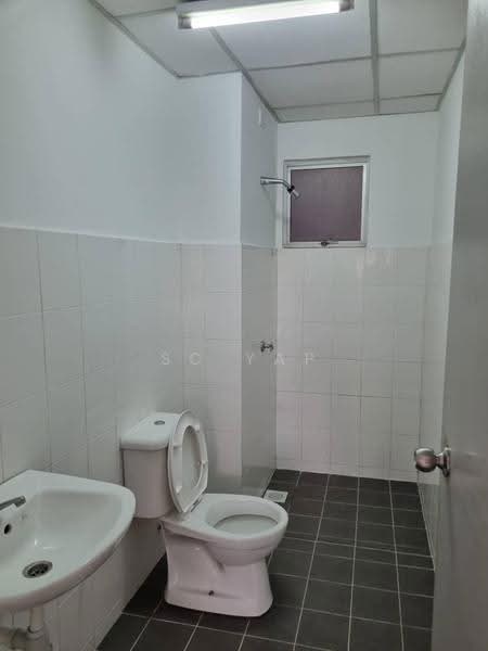 Kondominium untuk Dijual di Casa Idaman - SC Yap - Bathroom - PropertyGuru.com.my