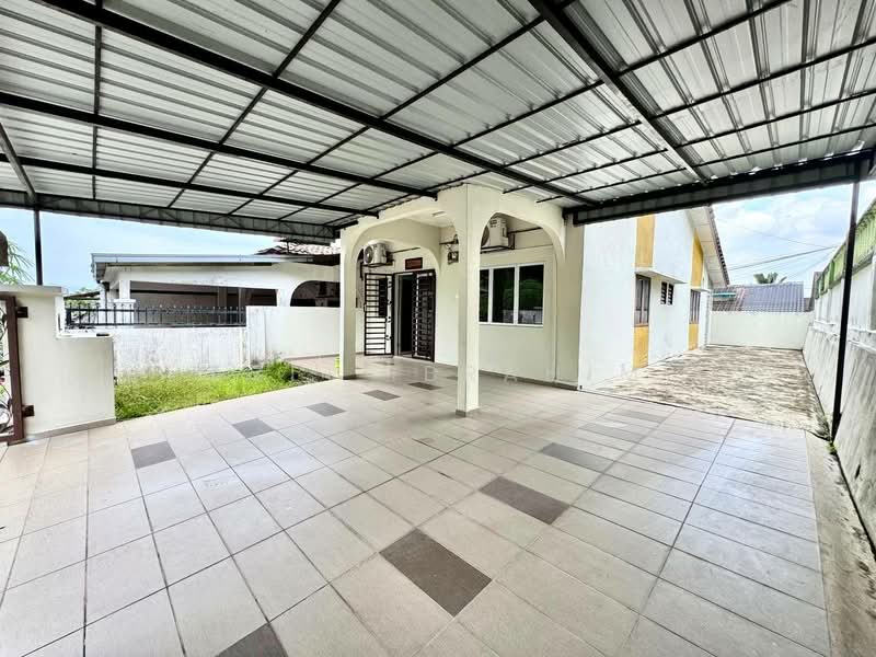 Rumah Teres 1 Tingkat untuk Dijual di Taman Bukit Mewah (Kajang) - Azli Ibrahim - Exterior - PropertyGuru.com.my