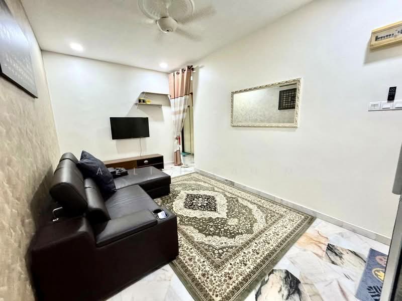 Rumah Teres 1 Tingkat untuk Dijual di Taman Bukit Mewah (Kajang) - Azli Ibrahim - Living Room - PropertyGuru.com.my