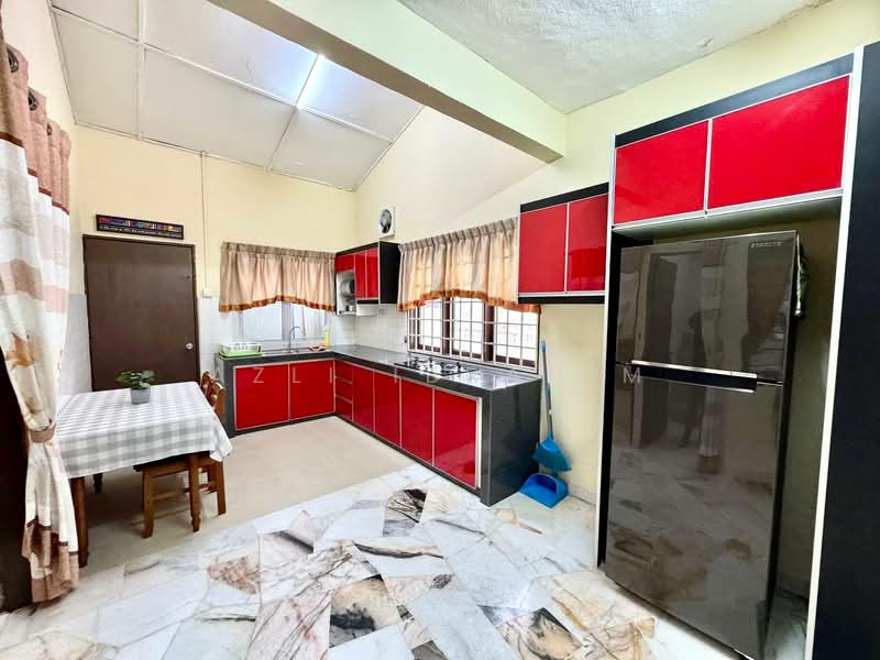 Rumah Teres 1 Tingkat untuk Dijual di Taman Bukit Mewah (Kajang) - Azli Ibrahim - Kitchen - PropertyGuru.com.my