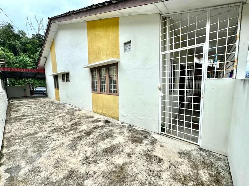 Rumah Teres 1 Tingkat untuk Dijual di Taman Bukit Mewah (Kajang) - Azli Ibrahim - Exterior - PropertyGuru.com.my