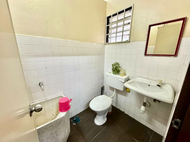 Rumah Teres 1 Tingkat untuk Dijual di Taman Bukit Mewah (Kajang) - Azli Ibrahim - Bathroom - PropertyGuru.com.my