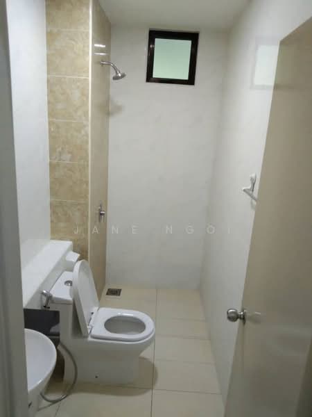 Service Residence for Sale at D'Summit Residences - Jane Ngoi - Bathroom - PropertyGuru.com.my
