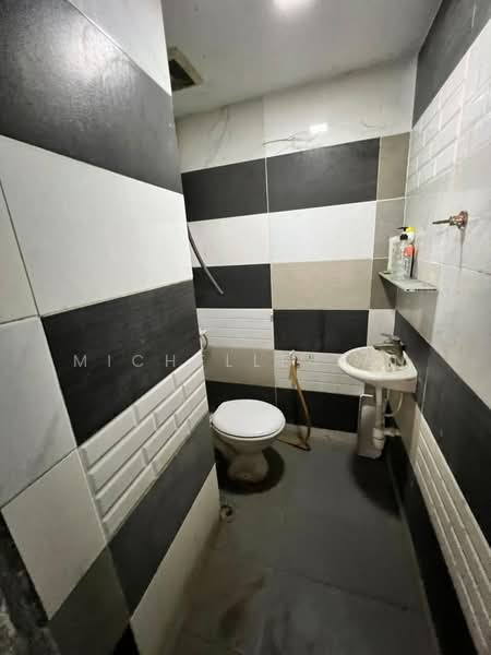 Commercial Semi-D for Rent in Kajang (Selangor) - Michelle Tan - Bathroom - PropertyGuru.com.my