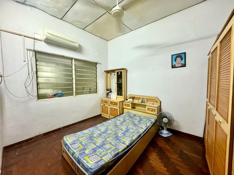 Rumah Teres 1-Tingkat untuk Dijual di Fettes Park (Tanjung Tokong) - Ping Koay - Bedroom - PropertyGuru.com.my