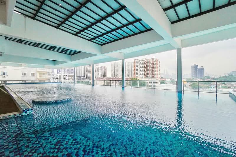 Kediaman Servis untuk Dijual di MH Platinum Residence - Izzaza Izzati - Pool - PropertyGuru.com.my