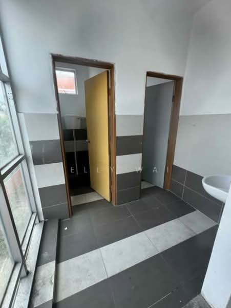 Semi-D Factory for Sale in Kawasan Perindustrian SILC (Iskandar Puteri (Nusajaya)) - Kelly Wai - Bathroom - PropertyGuru.com.my