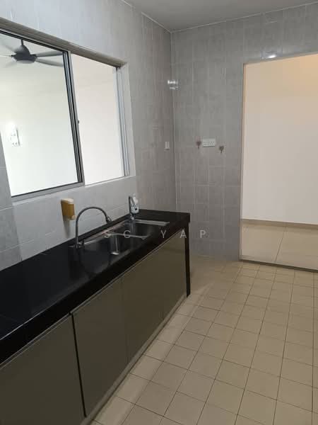 Kondominium untuk Dijual di Aman Heights Condominium - SC Yap - Kitchen - PropertyGuru.com.my