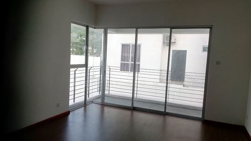Rumah Teres 3-Tingkat untuk Dijual di Kota Emerald (Rawang) - Ken Chong - Balcony - PropertyGuru.com.my