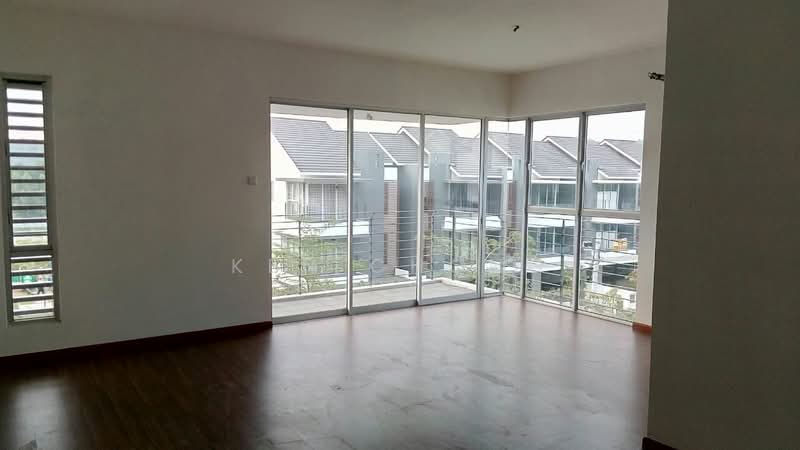 Rumah Teres 3-Tingkat untuk Dijual di Kota Emerald (Rawang) - Ken Chong - Balcony - PropertyGuru.com.my