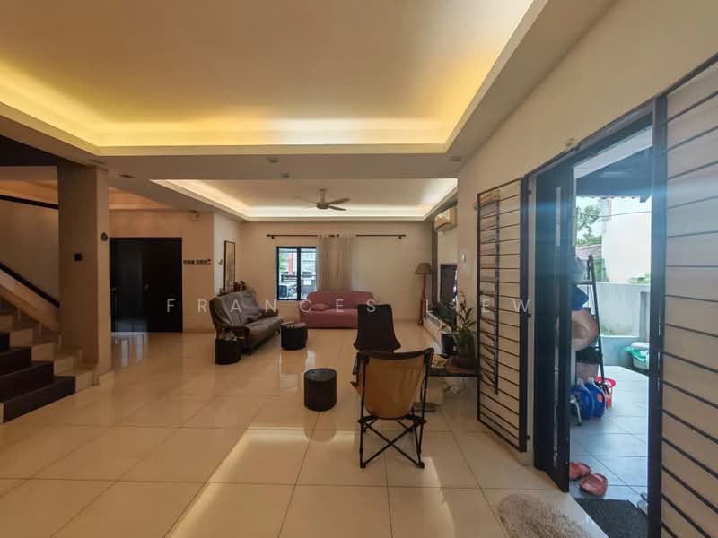 Rumah Teres 2-Tingkat untuk Dijual di Bandar Putra Permai (Seri Kembangan) - Frances Liew - Living Room - PropertyGuru.com.my