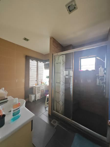 Rumah Teres 2-Tingkat untuk Dijual di Bandar Putra Permai (Seri Kembangan) - Frances Liew - Bathroom - PropertyGuru.com.my