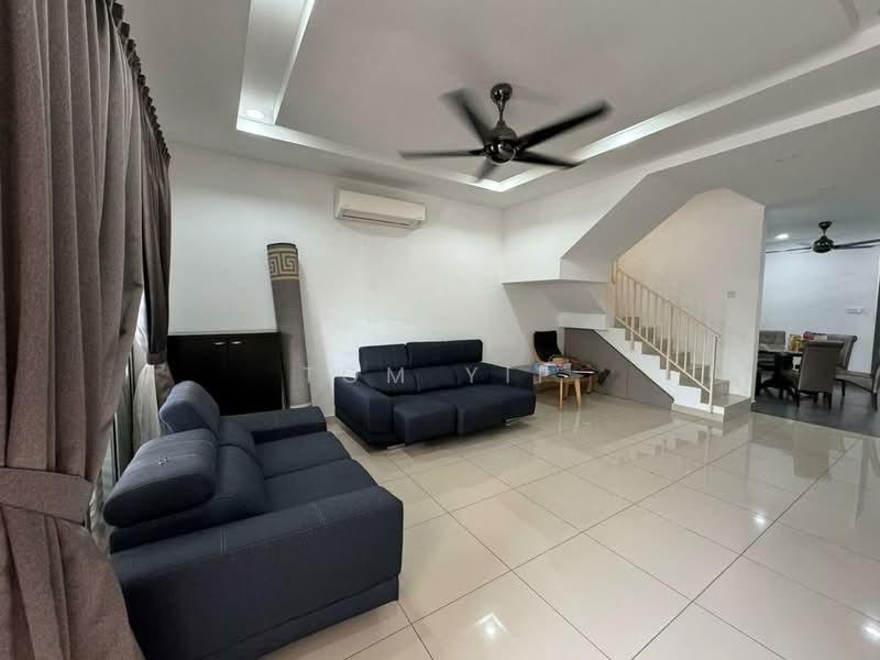 Rumah Teres 2-Tingkat untuk Dijual di Bandar Tasik Puteri (Rawang) - Tom Yip - Living Room - PropertyGuru.com.my