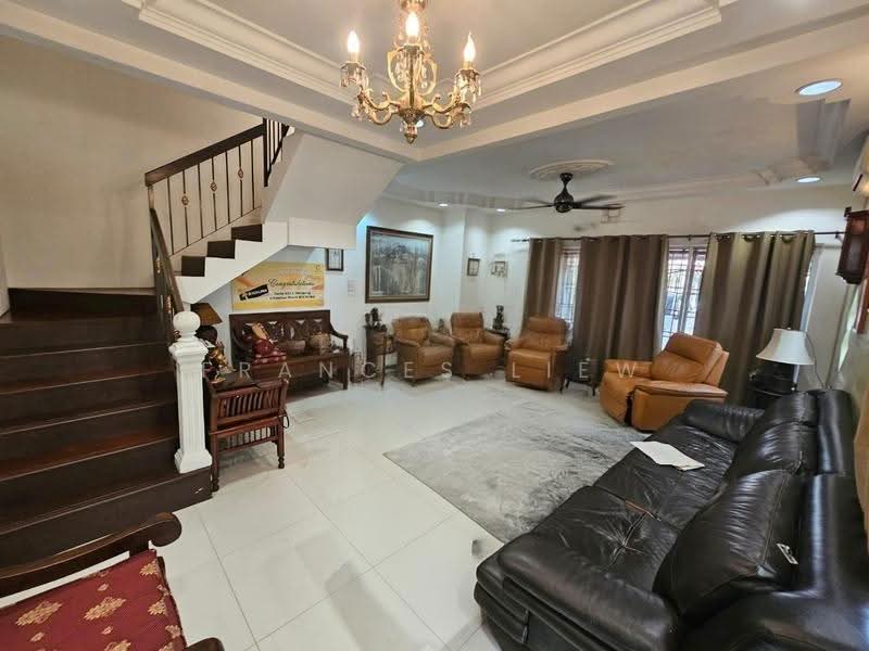 Rumah Teres 2-Tingkat untuk Dijual di Bandar Putra Permai (Seri Kembangan) - Frances Liew - Living Room - PropertyGuru.com.my