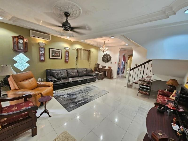 Rumah Teres 2-Tingkat untuk Dijual di Bandar Putra Permai (Seri Kembangan) - Frances Liew - Living Room - PropertyGuru.com.my