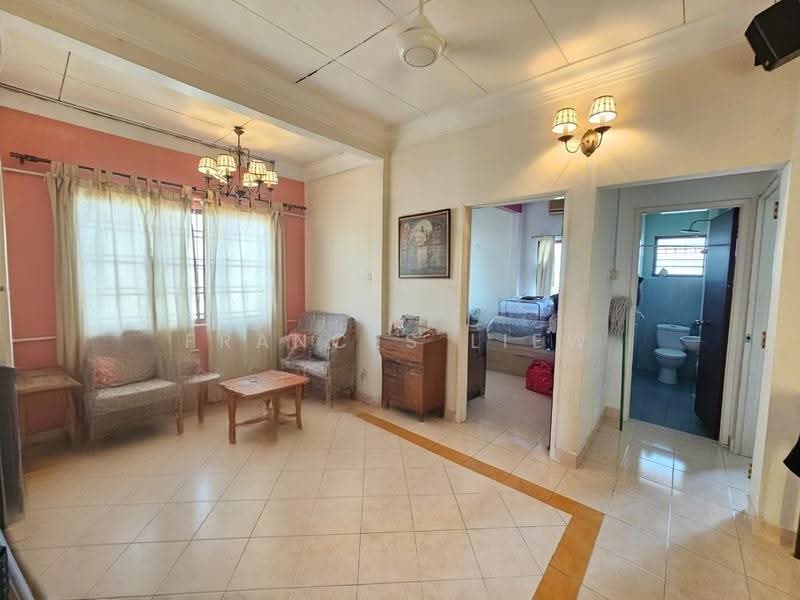 Rumah Teres 2-Tingkat untuk Dijual di Bandar Putra Permai (Seri Kembangan) - Frances Liew - Living Room - PropertyGuru.com.my