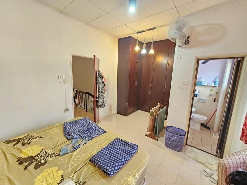 Rumah Teres 2-Tingkat untuk Dijual di Bandar Putra Permai (Seri Kembangan) - Frances Liew - Bedroom - PropertyGuru.com.my