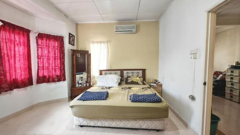 Rumah Teres 2-Tingkat untuk Dijual di Bandar Putra Permai (Seri Kembangan) - Frances Liew - Bedroom - PropertyGuru.com.my